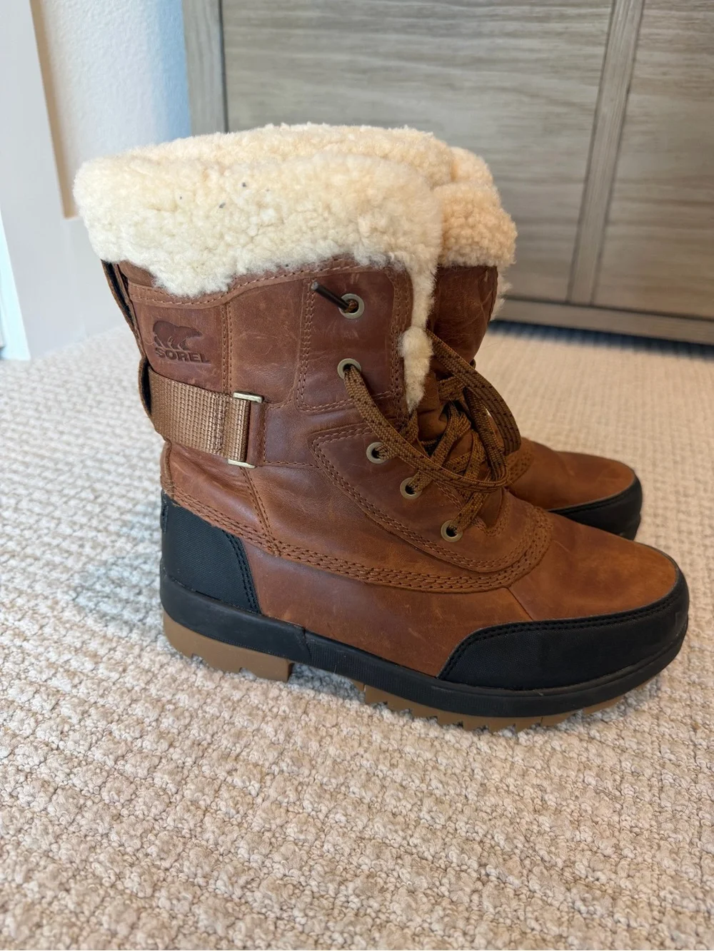 Sorel Brown Leather Lace-Up Winter & Snow Boots with Cream Shearling in US 8